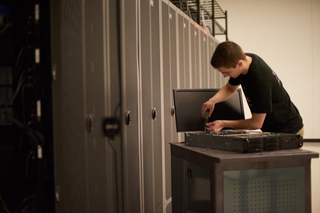 24/7/365 Kỹ thuật viên cấp 3 tận nơi