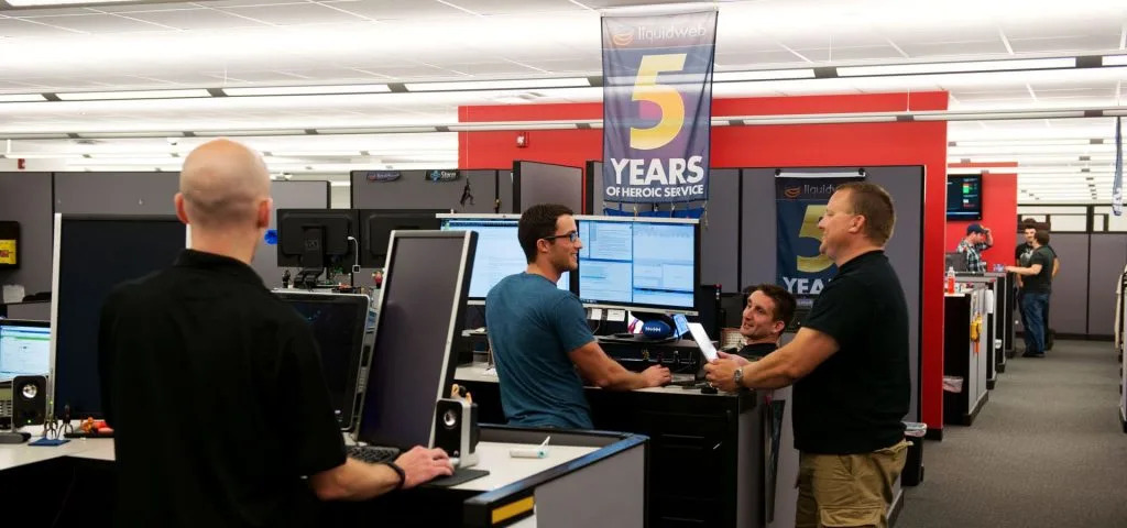 Anh hùng tại nơi làm việc.